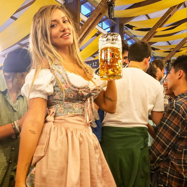 Oktoberfest Girls (22 pics)