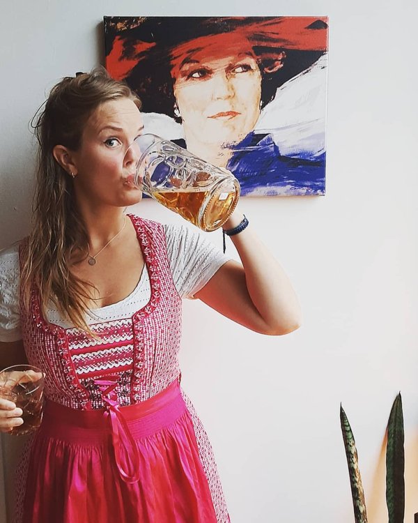 Oktoberfest Girls (22 pics)