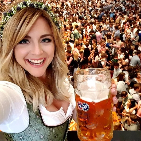 Oktoberfest Girls (22 pics)