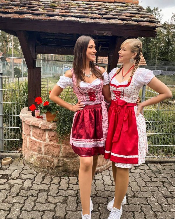 Oktoberfest Girls (22 pics)