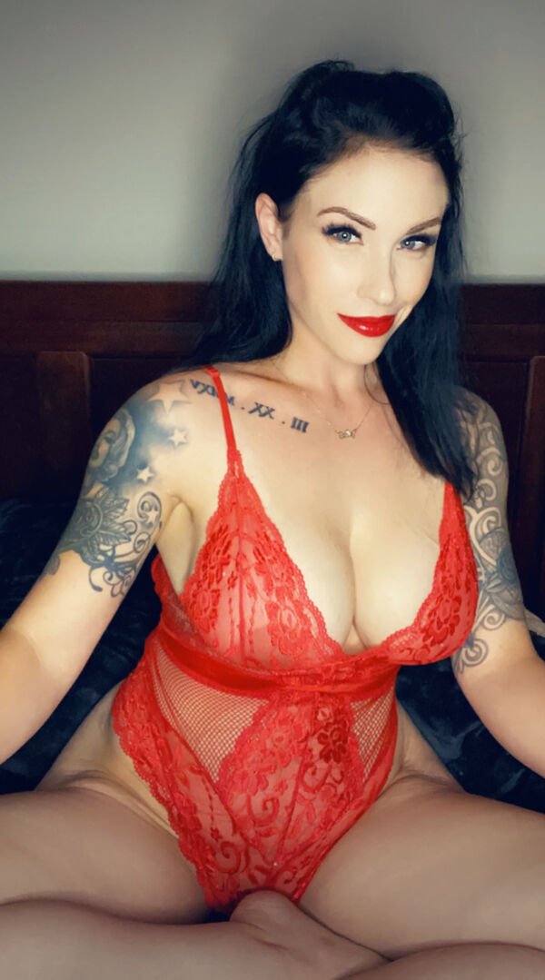 Girls With Dark Hair (32 pics)