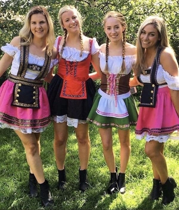 Oktoberfest Girls (22 pics)
