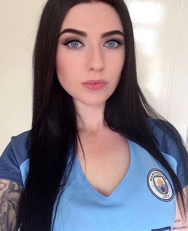 Hot Football Fans (39 pics)