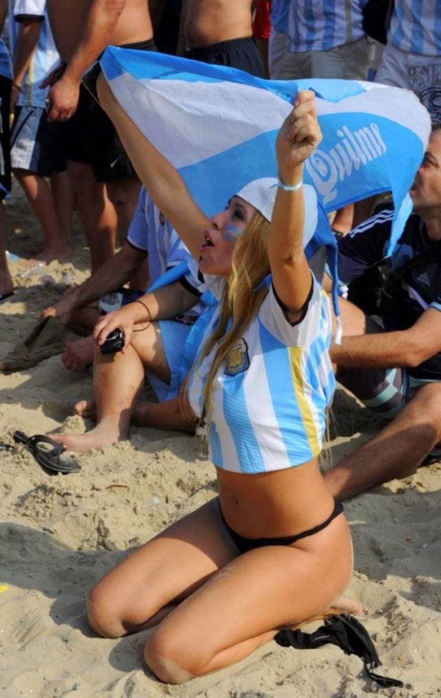 Hot Football Fans (39 pics)