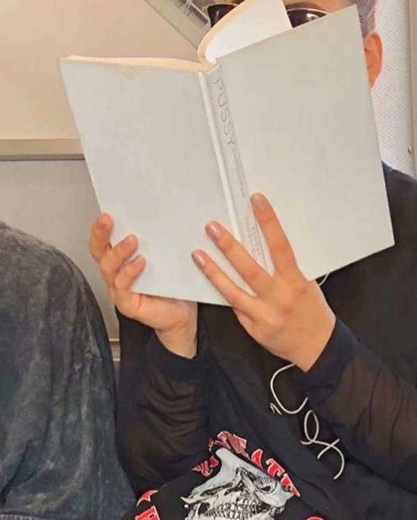 Books People Read In Subway (42 pics)