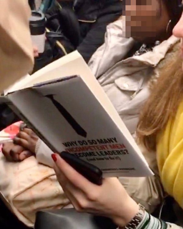 Books People Read In Subway (42 pics)