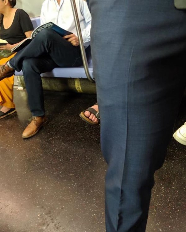 Books People Read In Subway (42 pics)