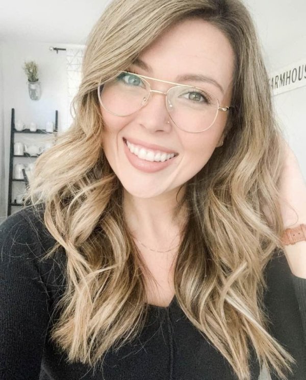Girls In Glasses (35 pics)