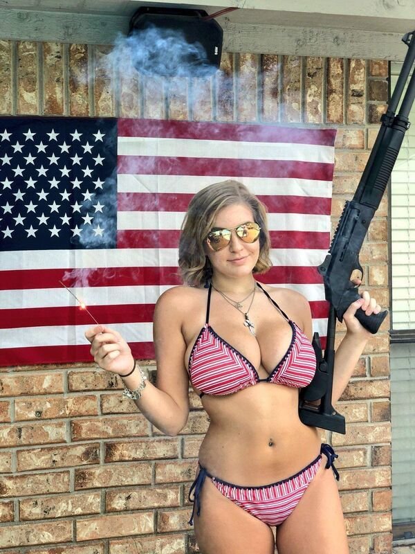 Busty Girls (66 pics)