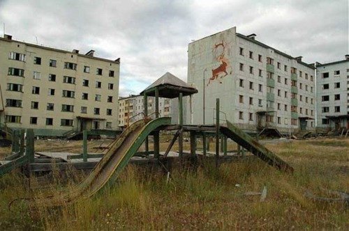 Sad And Scary Playgrounds (35 pics)