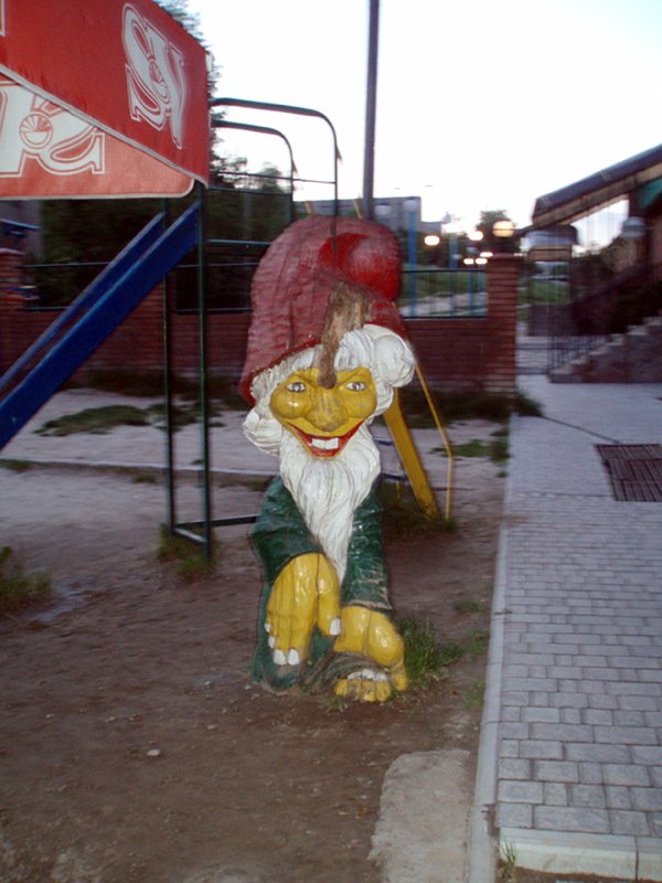 Sad And Scary Playgrounds (35 pics)