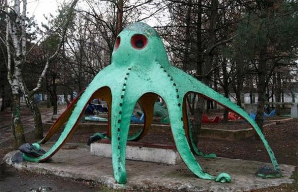 Sad And Scary Playgrounds (35 pics)