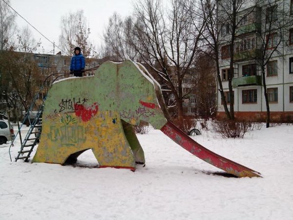 Sad And Scary Playgrounds (35 pics)