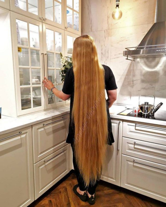 This Woman Hasn't Cut Her Hair In 15 Years (18 pics)