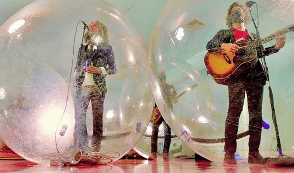 'The Flaming Lips': Bubble Concert (10 pics)