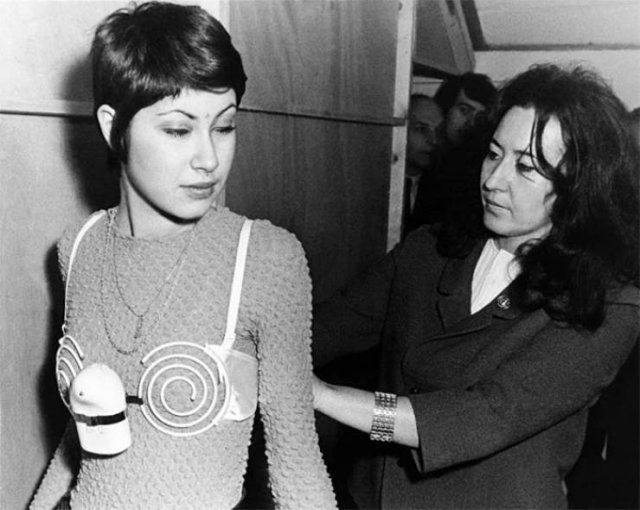 Beauty Gadgets And Services From The Past (27 pics)
