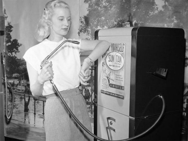 Beauty Gadgets And Services From The Past (27 pics)