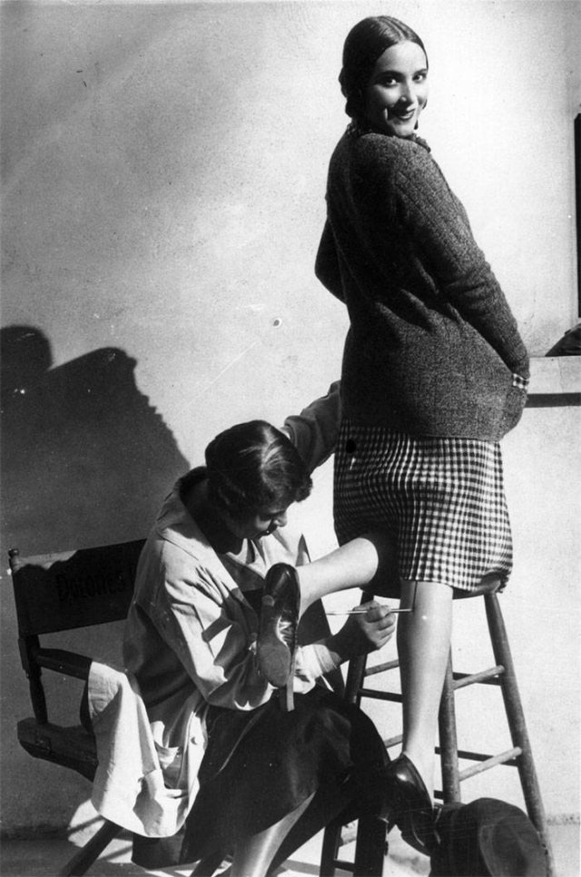 Beauty Gadgets And Services From The Past (27 pics)