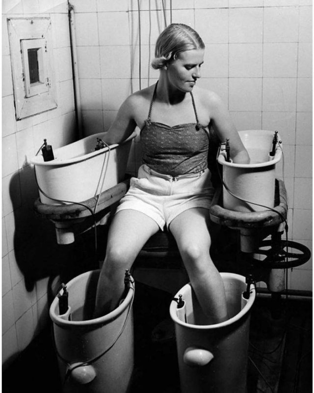 Beauty Gadgets And Services From The Past (27 pics)