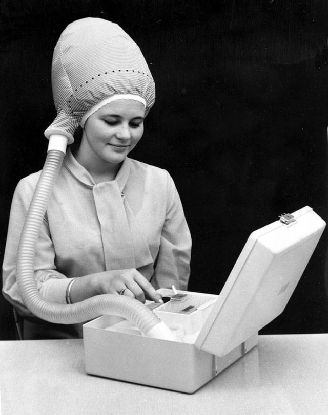 Beauty Gadgets And Services From The Past (27 pics)