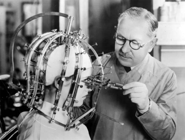 Beauty Gadgets And Services From The Past (27 pics)
