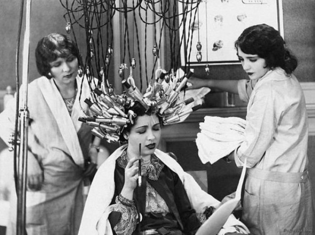 Beauty Gadgets And Services From The Past (27 pics)