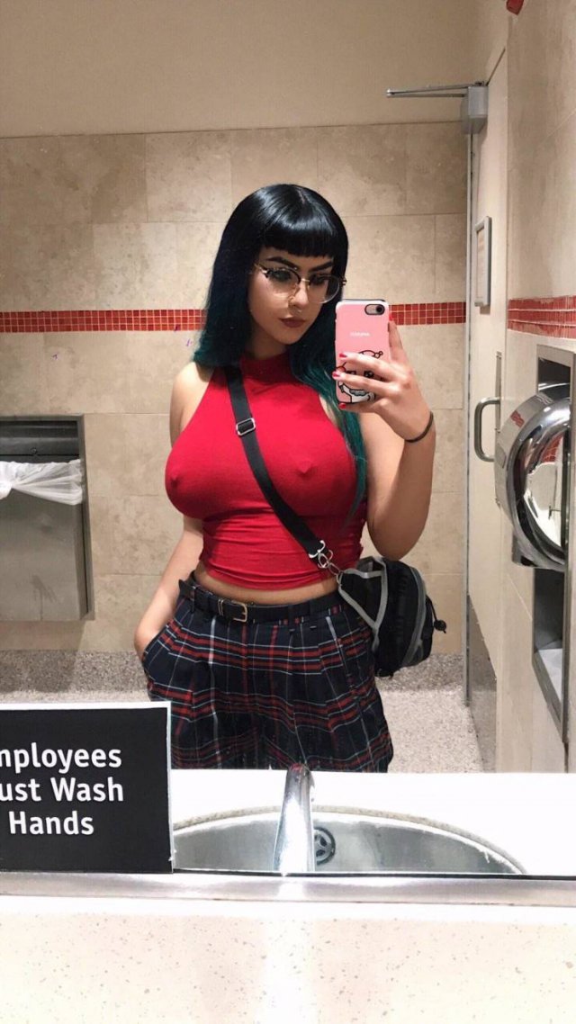 Girls With Piercing (41 pics)