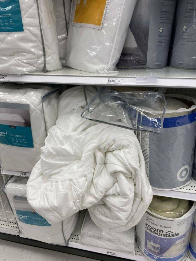 Retail Employees Reality (39 pics) Retail Employees Reality (39 pics)