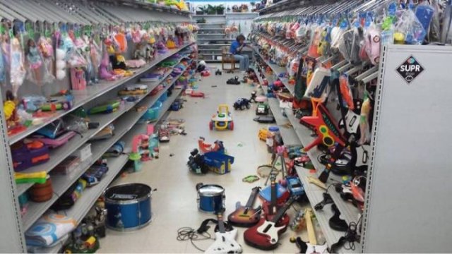 Retail Employees Reality (39 pics) Retail Employees Reality (39 pics)