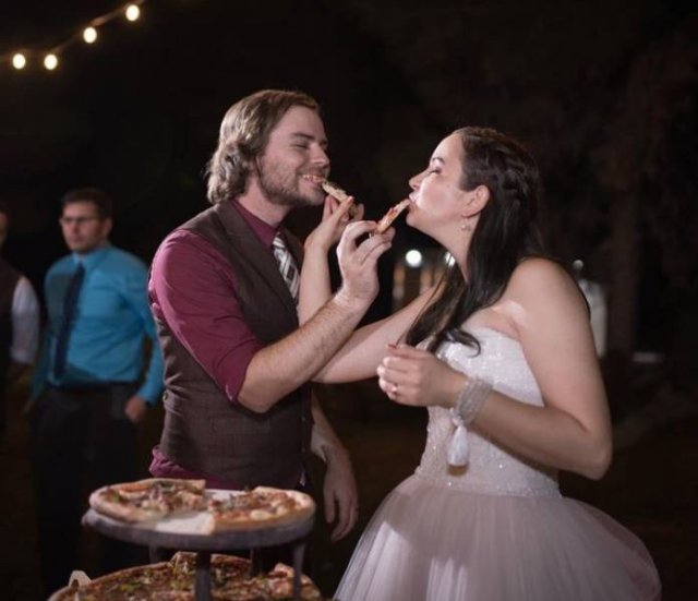 These People Saved Money On Their Wedding Days (24 pics)