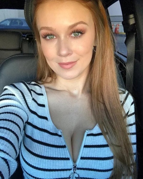 Hot Car Selfies (37 pics)