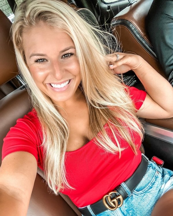 Hot Car Selfies (37 pics)