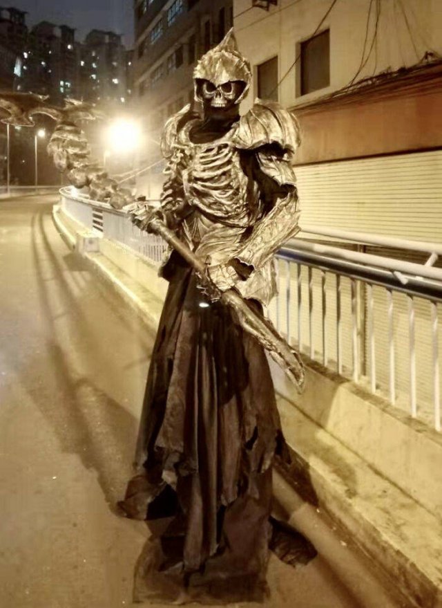 Remarkable Halloween Costumes (42 pics)