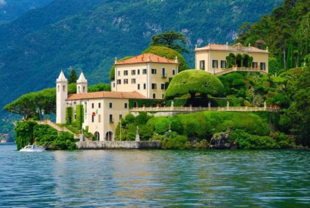 Rich Status Force People To Do These Things (20 pics)