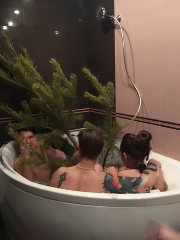 What's Going On? (36 pics)
