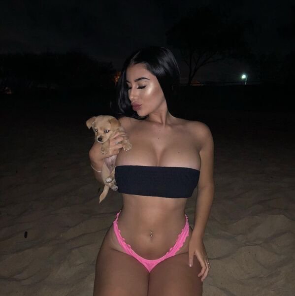 Girls With Puppies (38 pics)