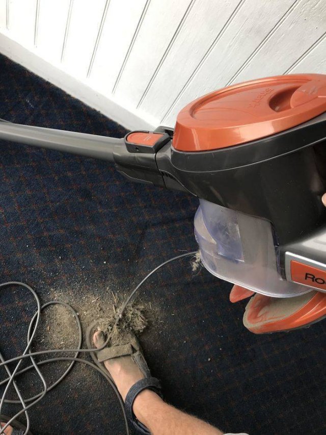 Vacuum Cleaning Fails (50 Pics)