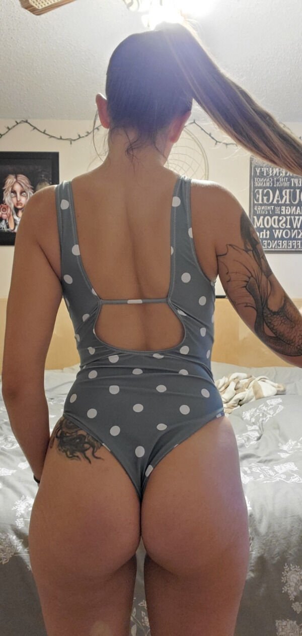 Hot Girls (36 pics)