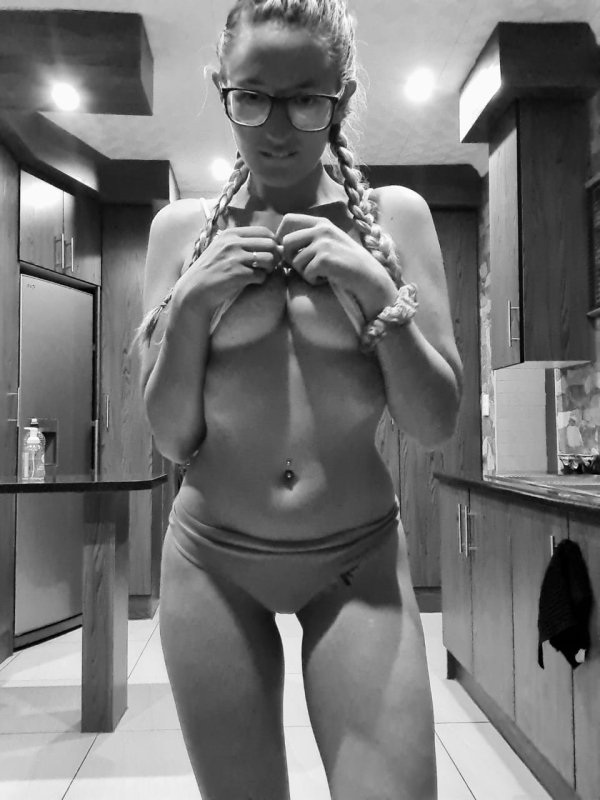 Hot Girls (36 pics)