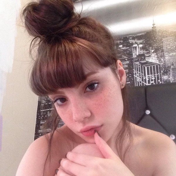 Girls With Freckles (34 pics)