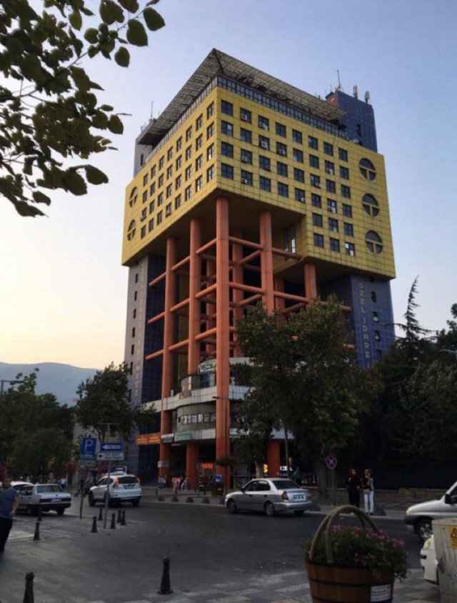 Interesting Architecture All Over The World (21 pics)