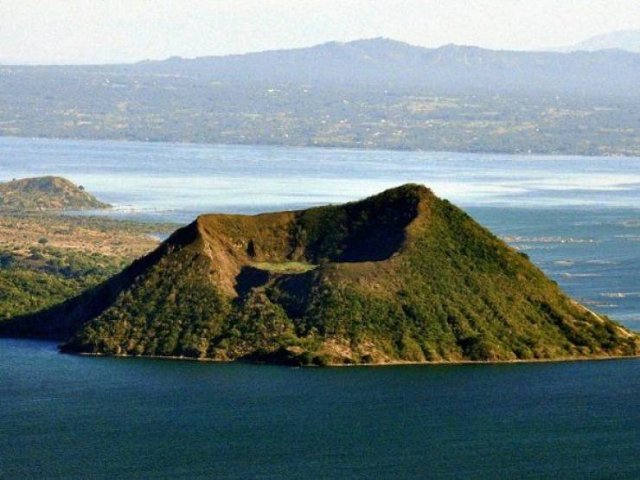 These Volcanoes Are Active (10 pics)
