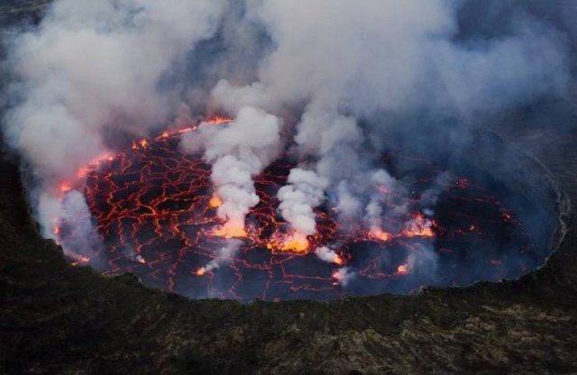 These Volcanoes Are Active (10 pics)