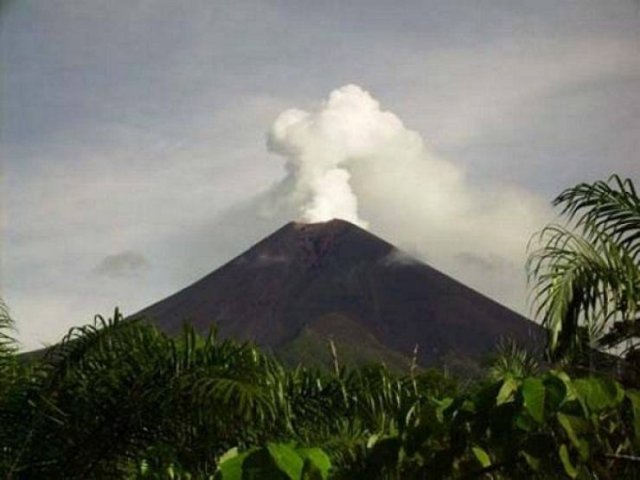 These Volcanoes Are Active (10 pics)