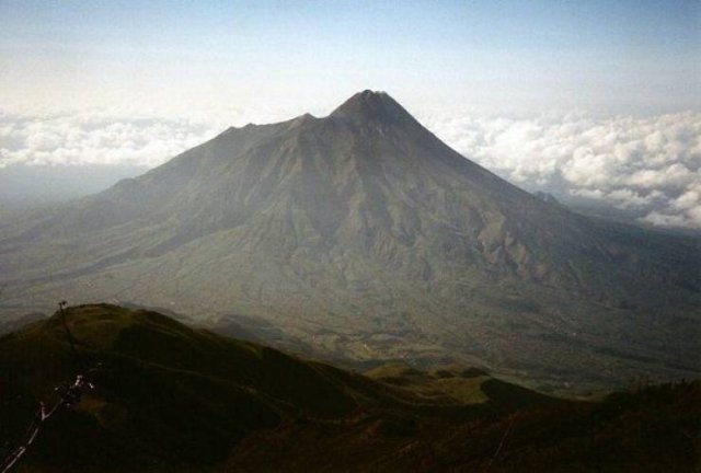 These Volcanoes Are Active (10 pics)