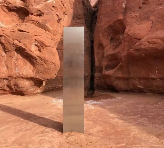 A Huge Metal Monolith Was Discovered In Utah Desert (10 pics)