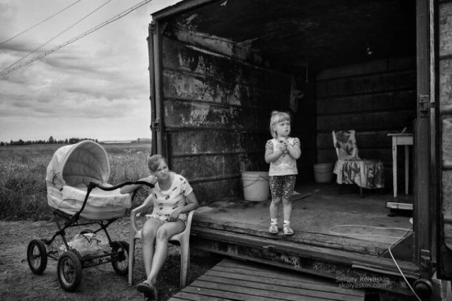 Russian Life Photos By Sergey Kolyaskin (27 pics)
