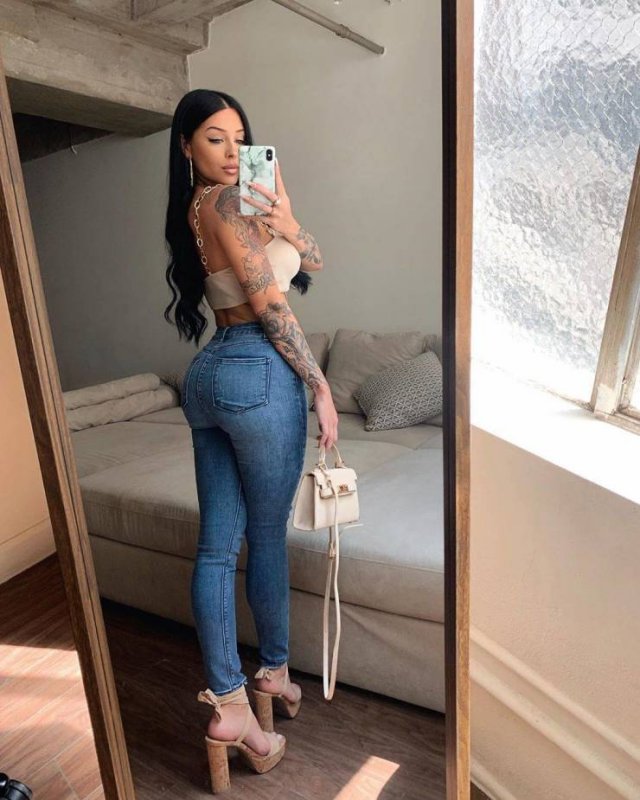 Girls In Denim (50 pics)