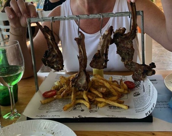 Weird Restaurant Serving (46 pics)