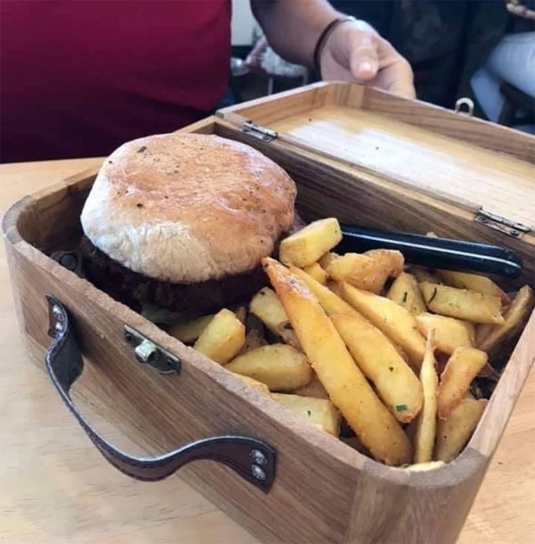 Weird Restaurant Serving (46 pics)